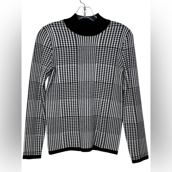 T Tahari Sweaters - T Tahari Black & White Houndstooth Mock Neck Knit Sweater Small